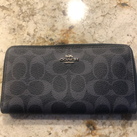 **** SOLD!!! **** Coach wallet - Picture 7 of 7